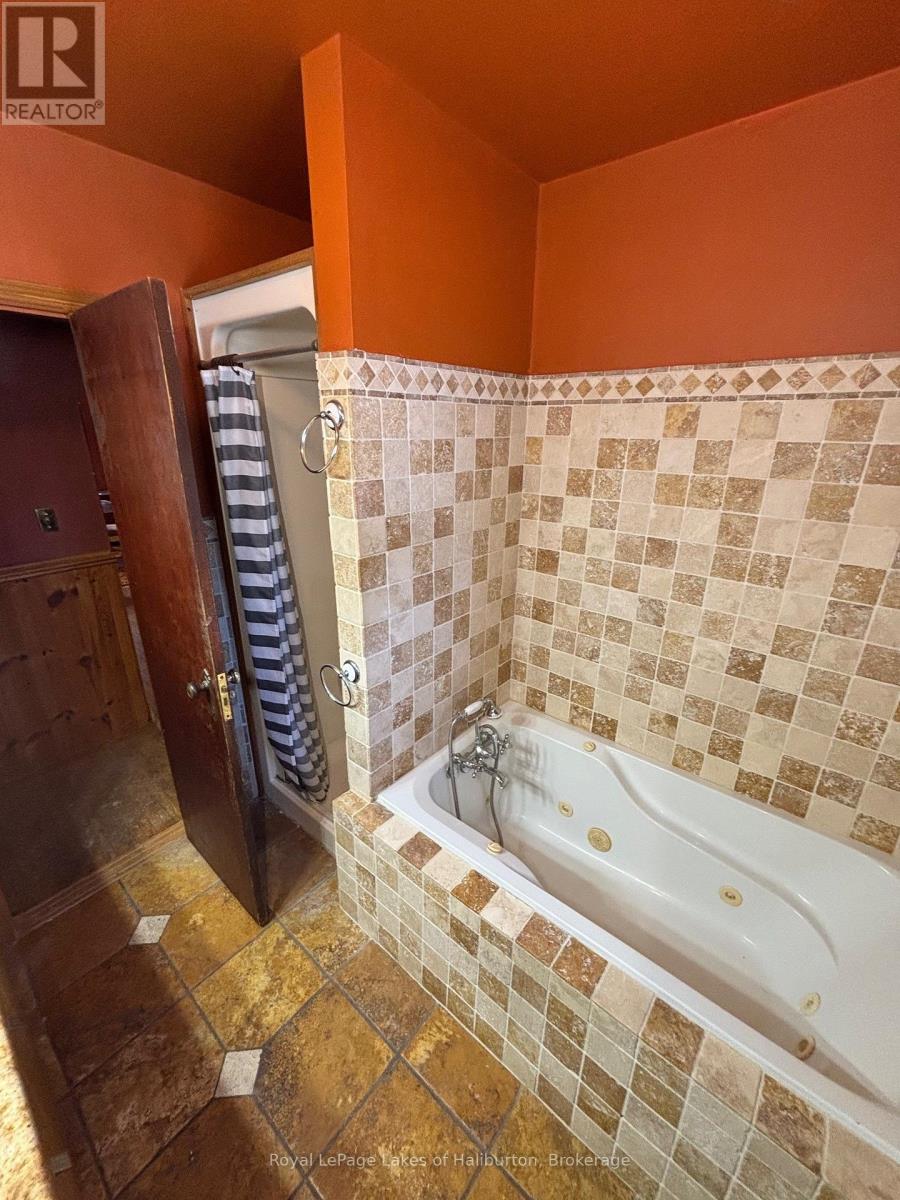 3 Anson Street, Minden Hills, Ontario K0M 2K0 - Photo 17 - X12605268