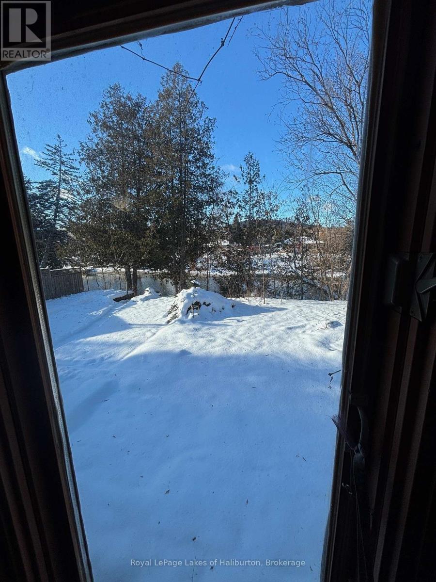 3 Anson Street, Minden Hills, Ontario K0M 2K0 - Photo 25 - X12605268