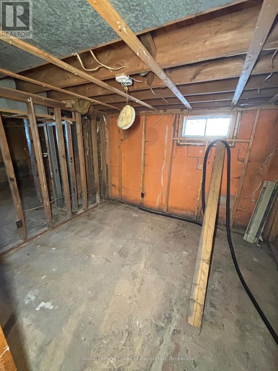 3 Anson Street, Minden Hills, Ontario K0M 2K0 - Photo 30 - X12605268