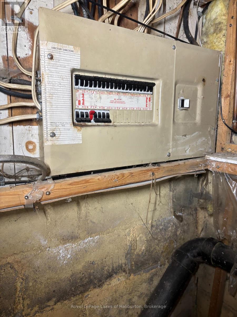 3 Anson Street, Minden Hills, Ontario K0M 2K0 - Photo 31 - X12605268