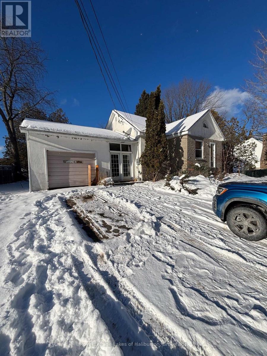 3 Anson Street, Minden Hills, Ontario K0M 2K0 - Photo 33 - X12605268