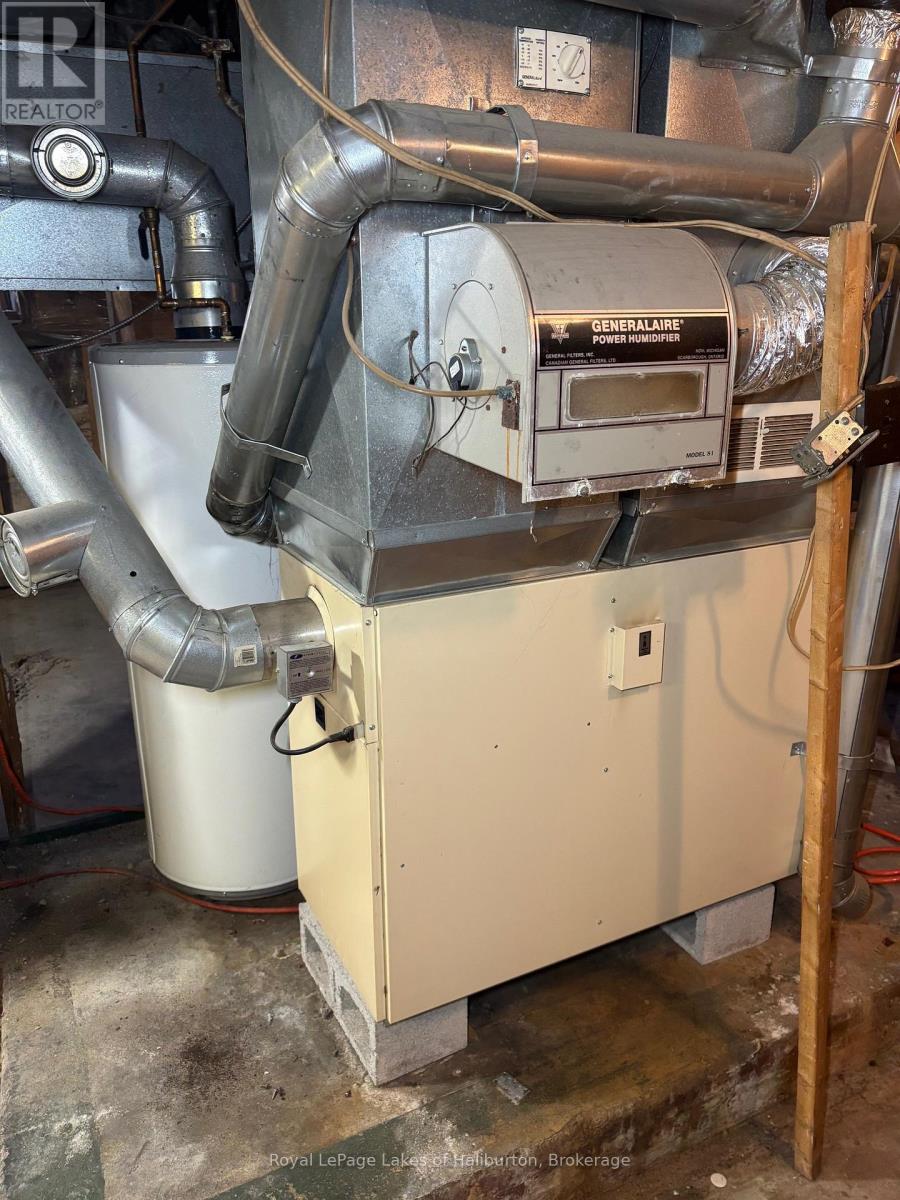 3 Anson Street, Minden Hills, Ontario K0M 2K0 - Photo 35 - X12605268