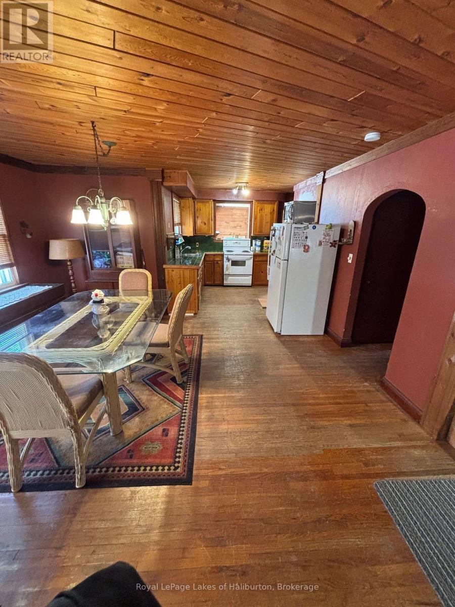 3 Anson Street, Minden Hills, Ontario K0M 2K0 - Photo 9 - X12605268