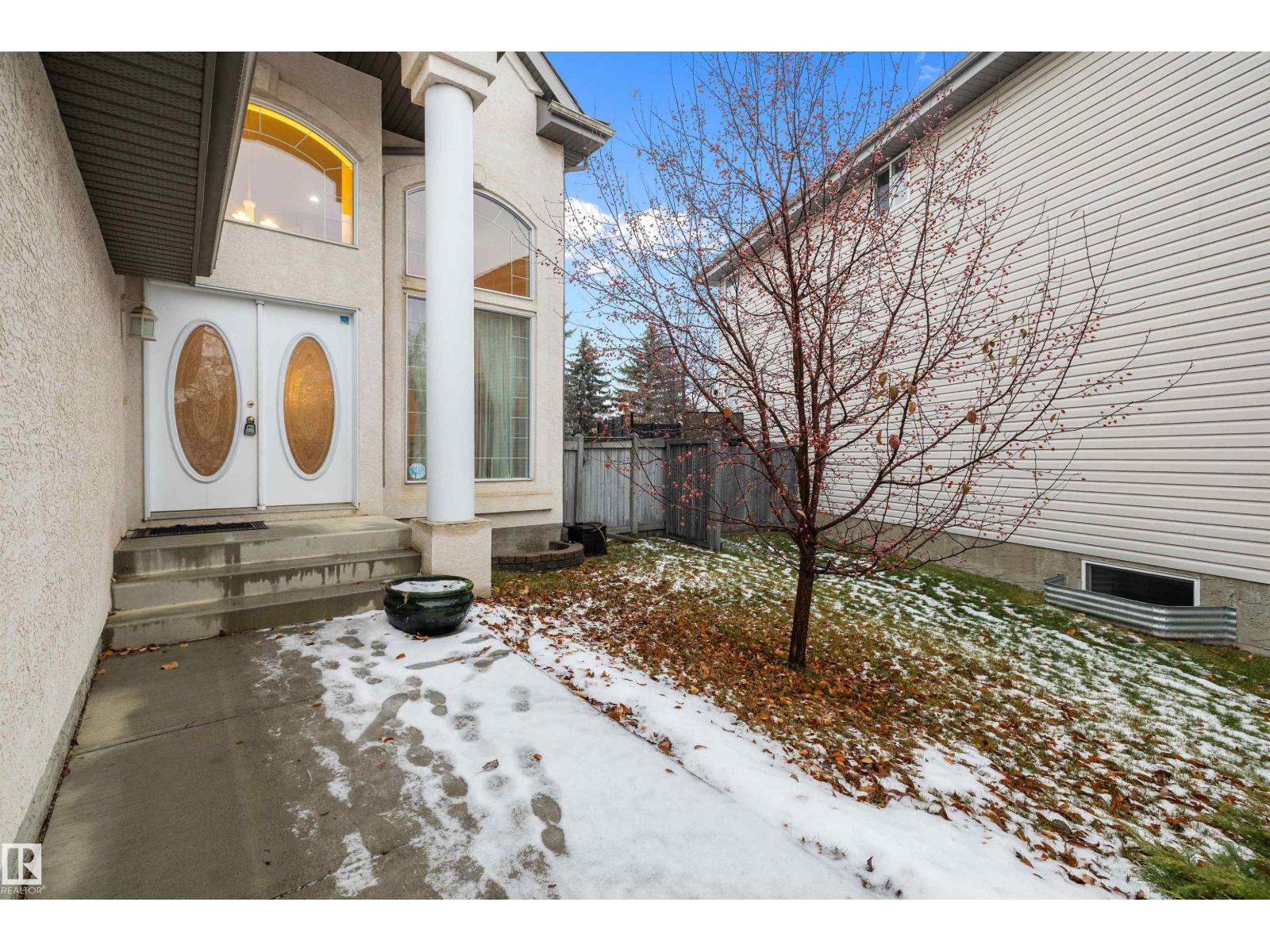 318 Darlington Cr Nw, Edmonton, Alberta  T6M 2R9 - Photo 2 - E4467524