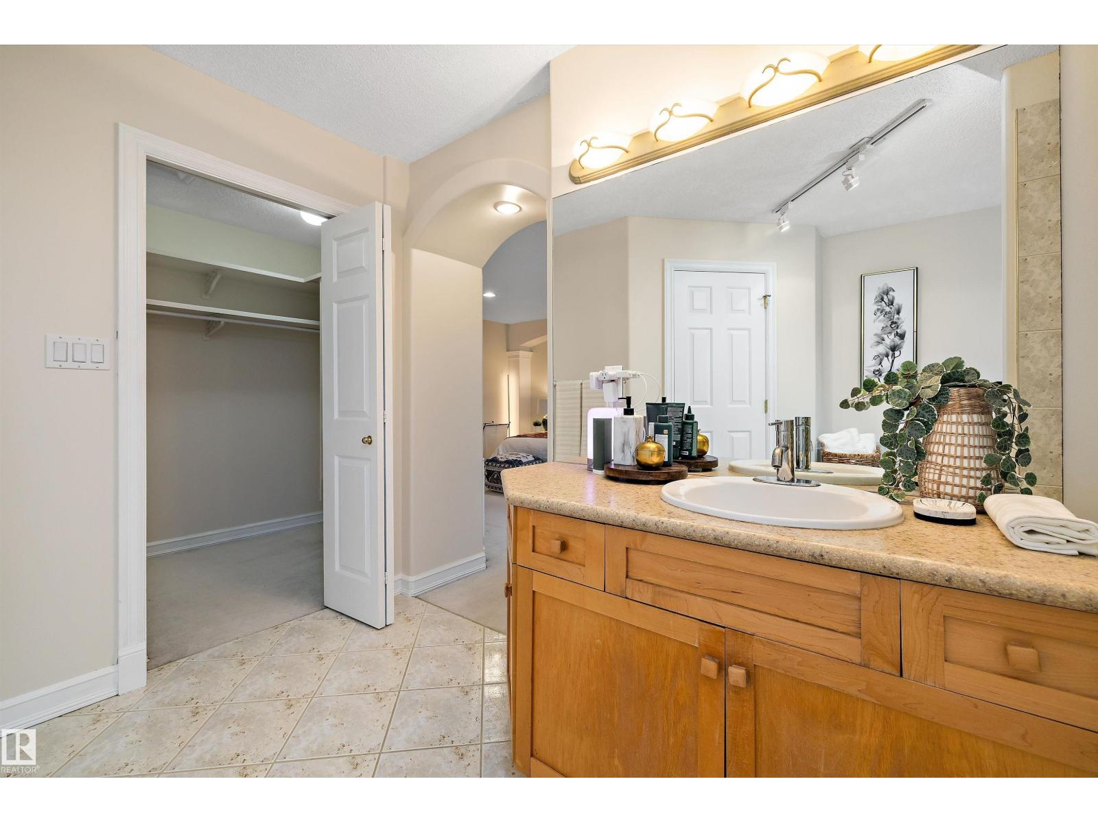 318 Darlington Cr Nw, Edmonton, Alberta  T6M 2R9 - Photo 44 - E4467524