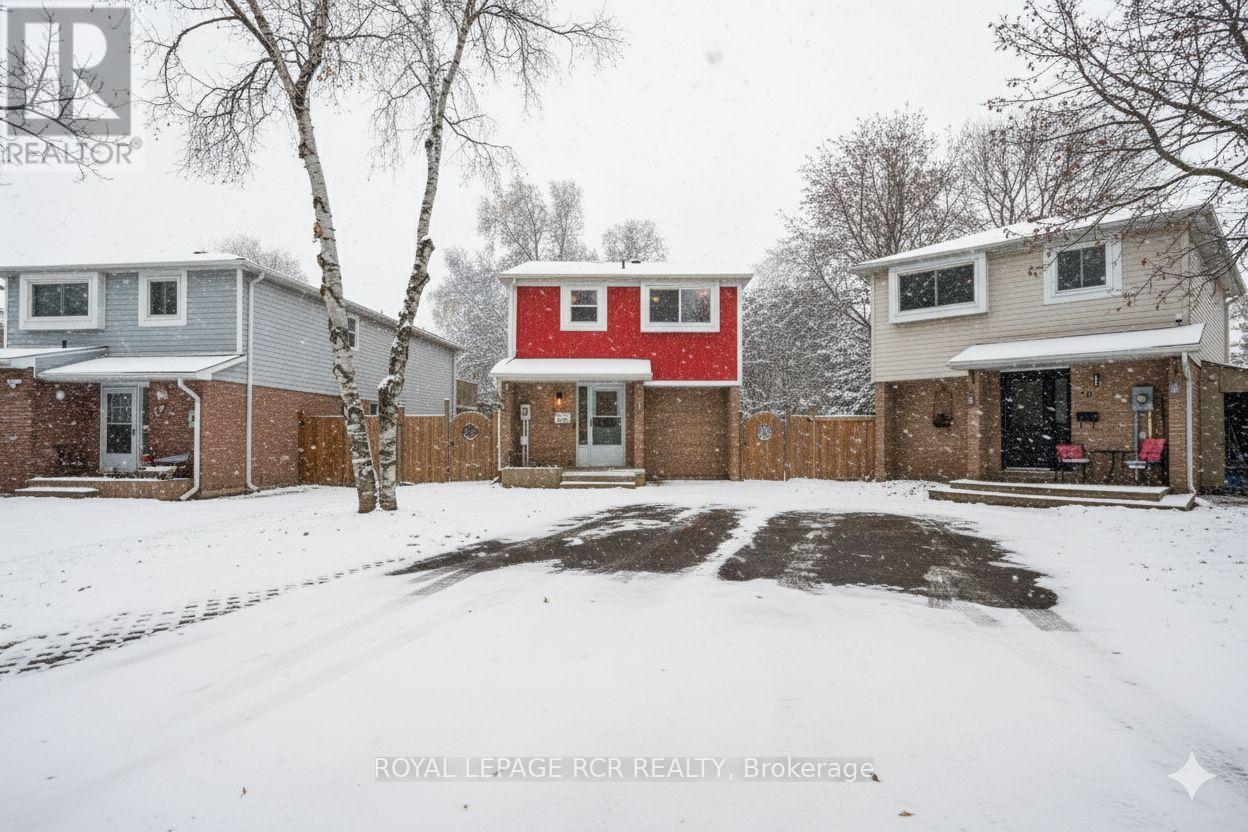 38 Karen Court, Orangeville, Ontario  L9W 3S3 - Photo 2 - W12555064