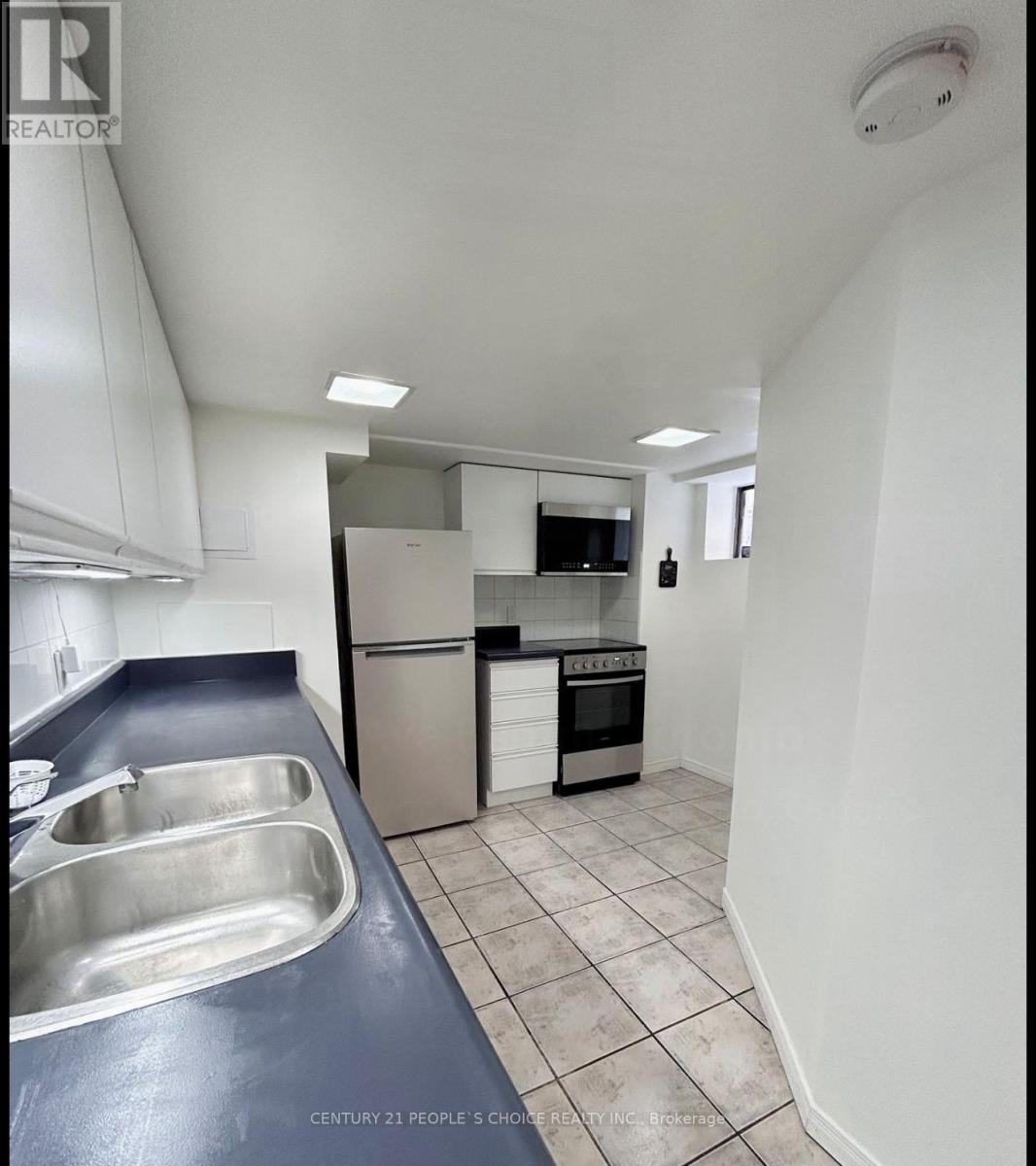 Bsmnt - 212 Oakwood Avenue, Toronto, Ontario M6E 2V4 - Photo 2 - C12605338