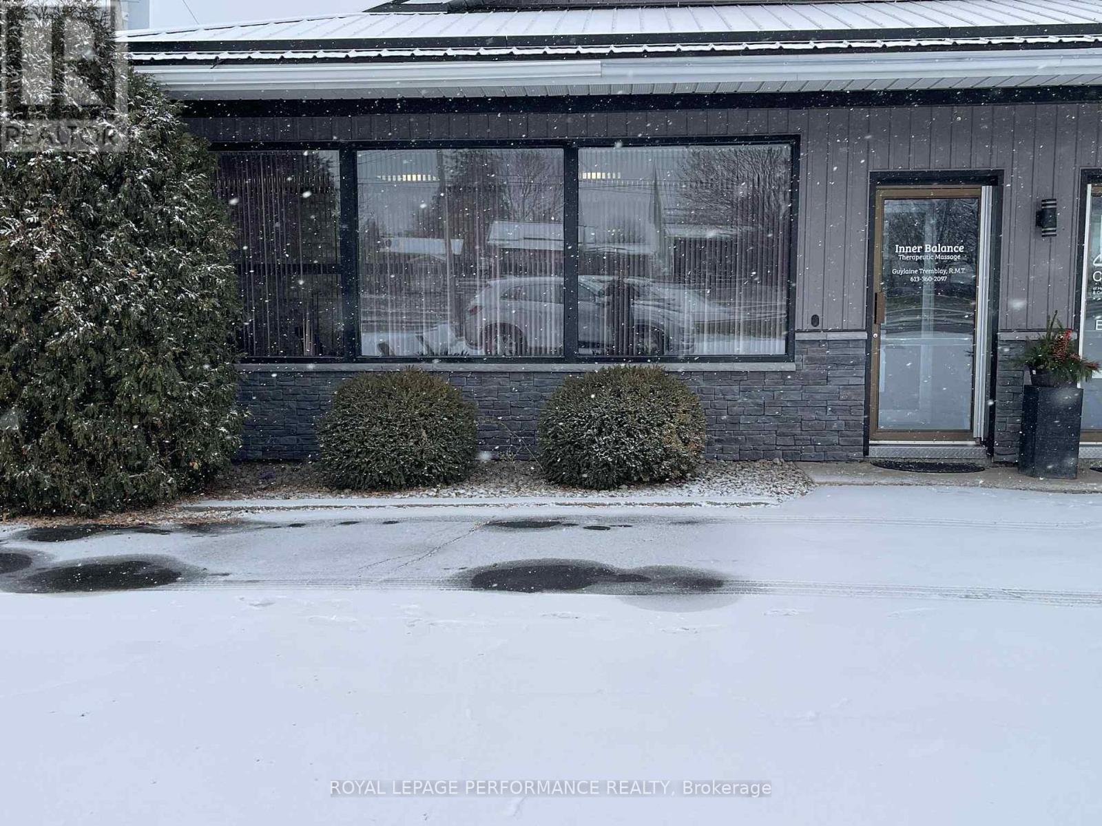 121 - 17357 Cornwall Center Road, South Stormont, Ontario K6K 1K6 - Photo 3 - X12605260