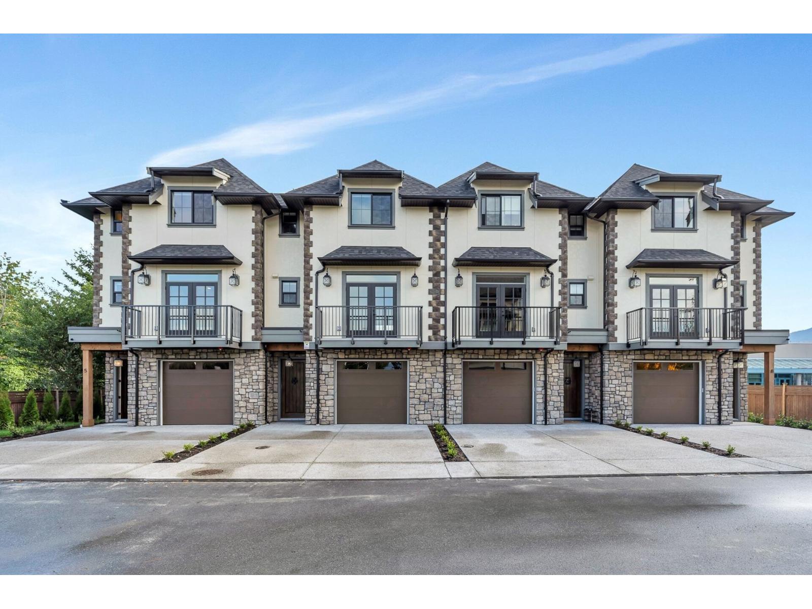 8 6590 Fern Street, Sardis South, Chilliwack, British Columbia  V2R 2Z7 - Photo 1 - R3072438