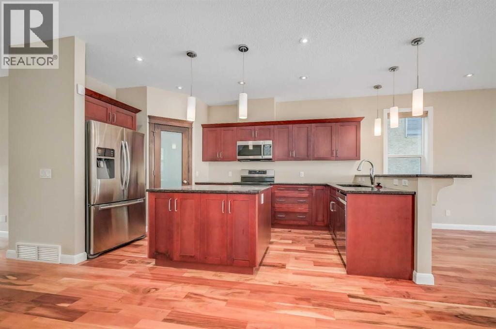 7418 36 Avenue Nw, Calgary, Alberta  T3B 1V3 - Photo 3 - A2261534