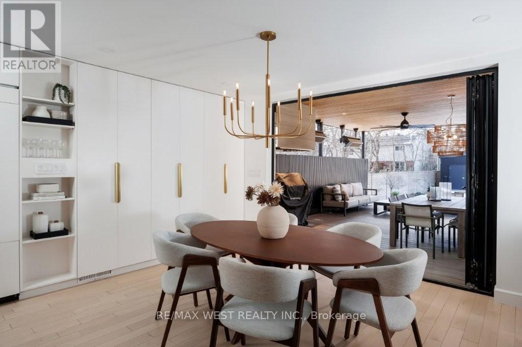 424 Clendenan Avenue, Toronto, Ontario  M6P 2X6 - Photo 16 - W12605326