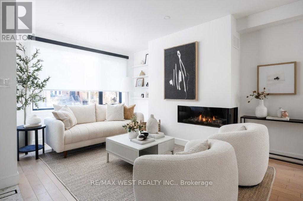 424 Clendenan Avenue, Toronto, Ontario  M6P 2X6 - Photo 4 - W12605326