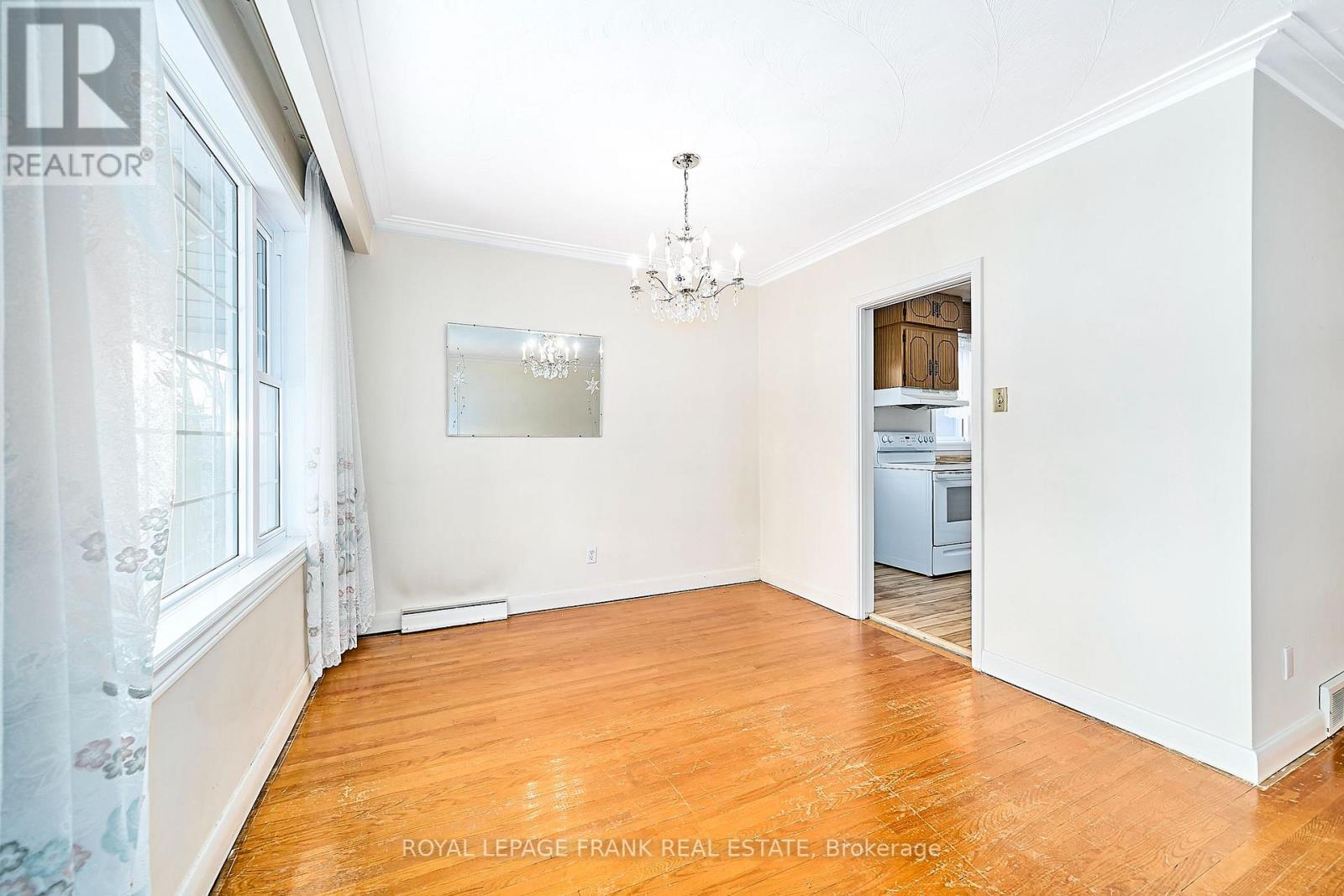 28 Winnipeg Road, Toronto, Ontario  M9P 2E4 - Photo 11 - W12605364