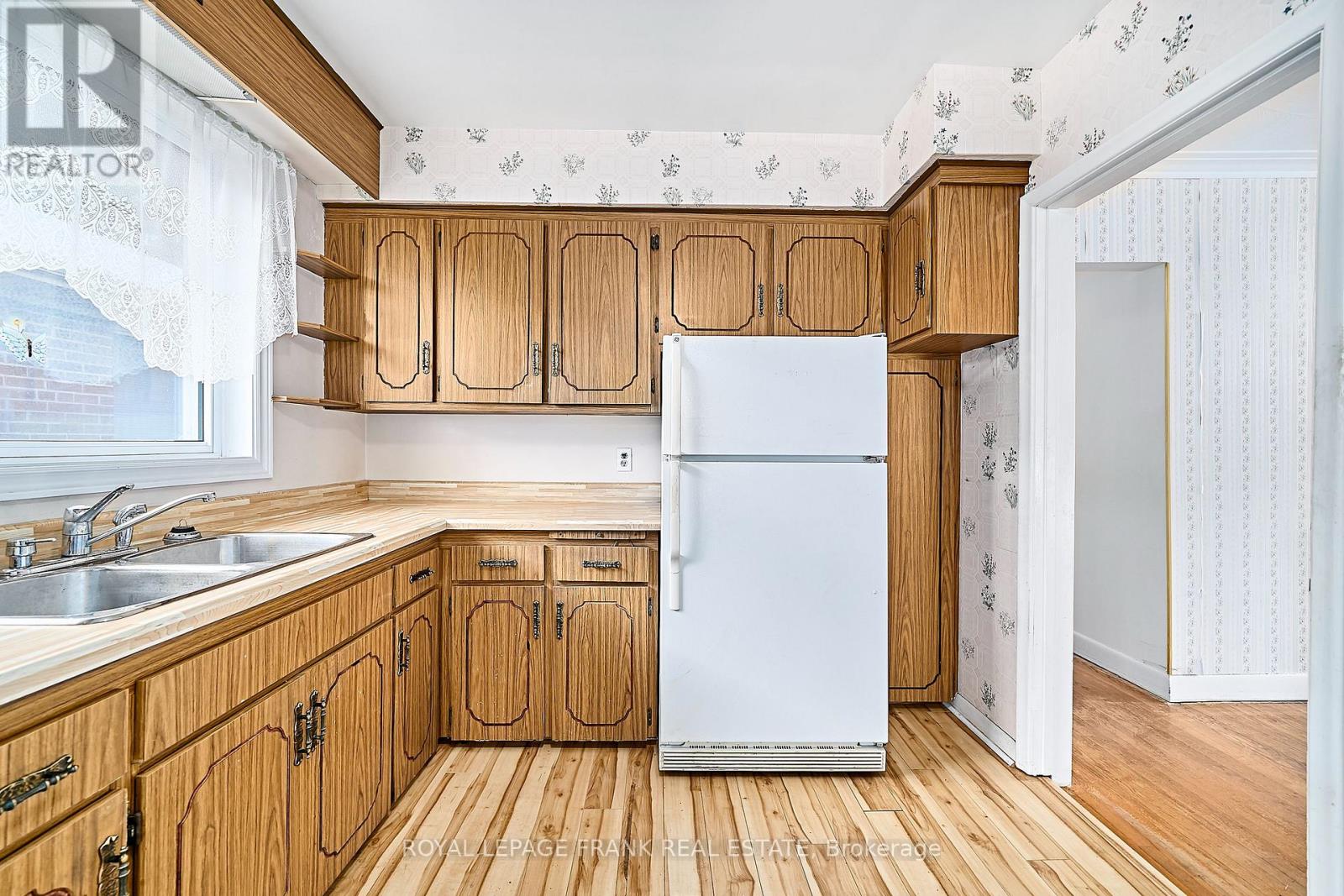 28 Winnipeg Road, Toronto, Ontario  M9P 2E4 - Photo 17 - W12605364