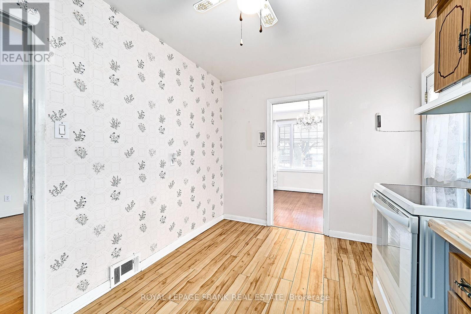 28 Winnipeg Road, Toronto, Ontario  M9P 2E4 - Photo 18 - W12605364