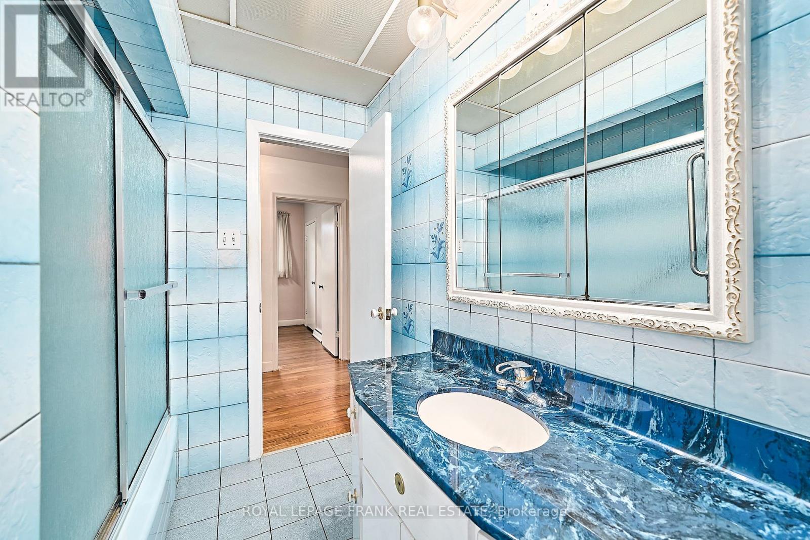 28 Winnipeg Road, Toronto, Ontario  M9P 2E4 - Photo 20 - W12605364