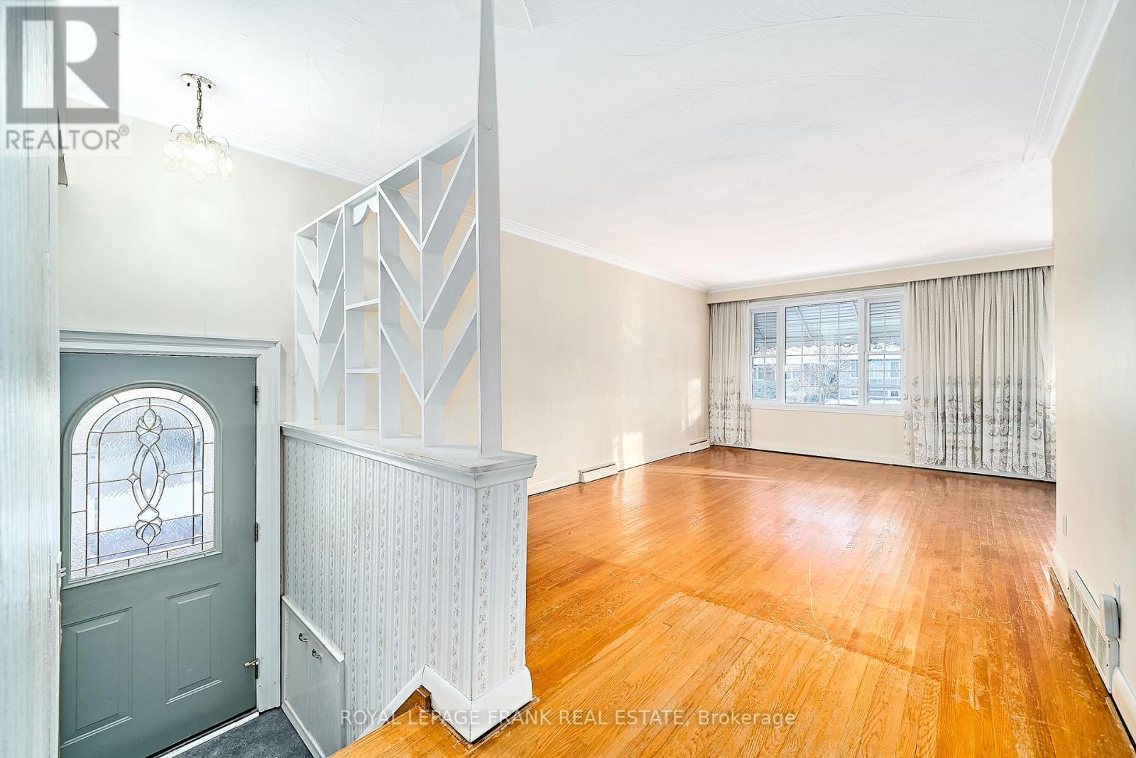 28 Winnipeg Road, Toronto, Ontario  M9P 2E4 - Photo 5 - W12605364