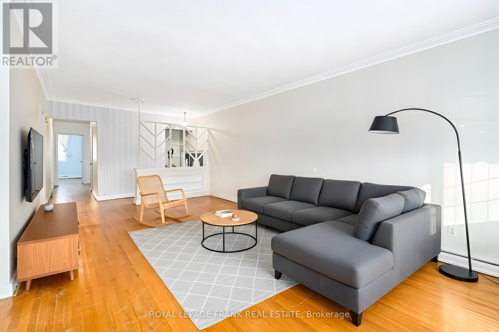 28 Winnipeg Road, Toronto, Ontario  M9P 2E4 - Photo 6 - W12605364