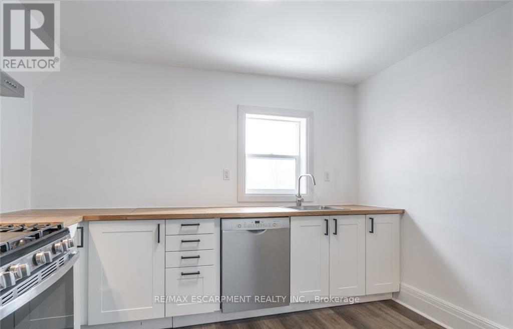 2 - 198 Sherman Avenue N, Hamilton, Ontario L8L 6M9 - Photo 3 - X12605280