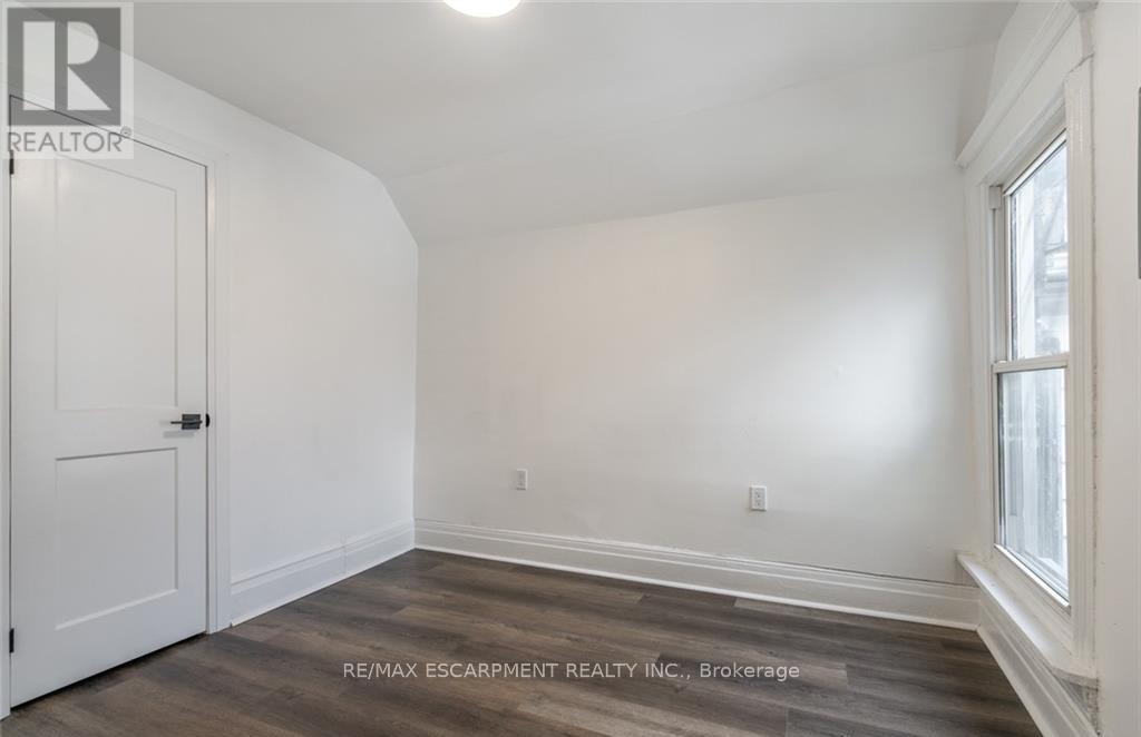 2 - 198 Sherman Avenue N, Hamilton, Ontario L8L 6M9 - Photo 4 - X12605280