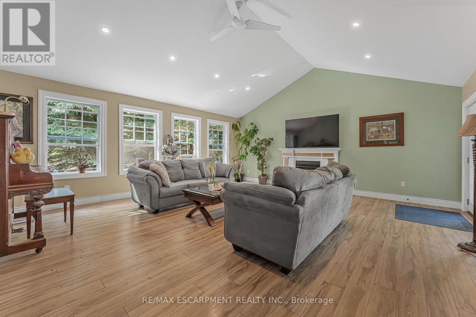 323 Regional 20 Road, Pelham, Ontario  L0S 1C0 - Photo 23 - X12605300