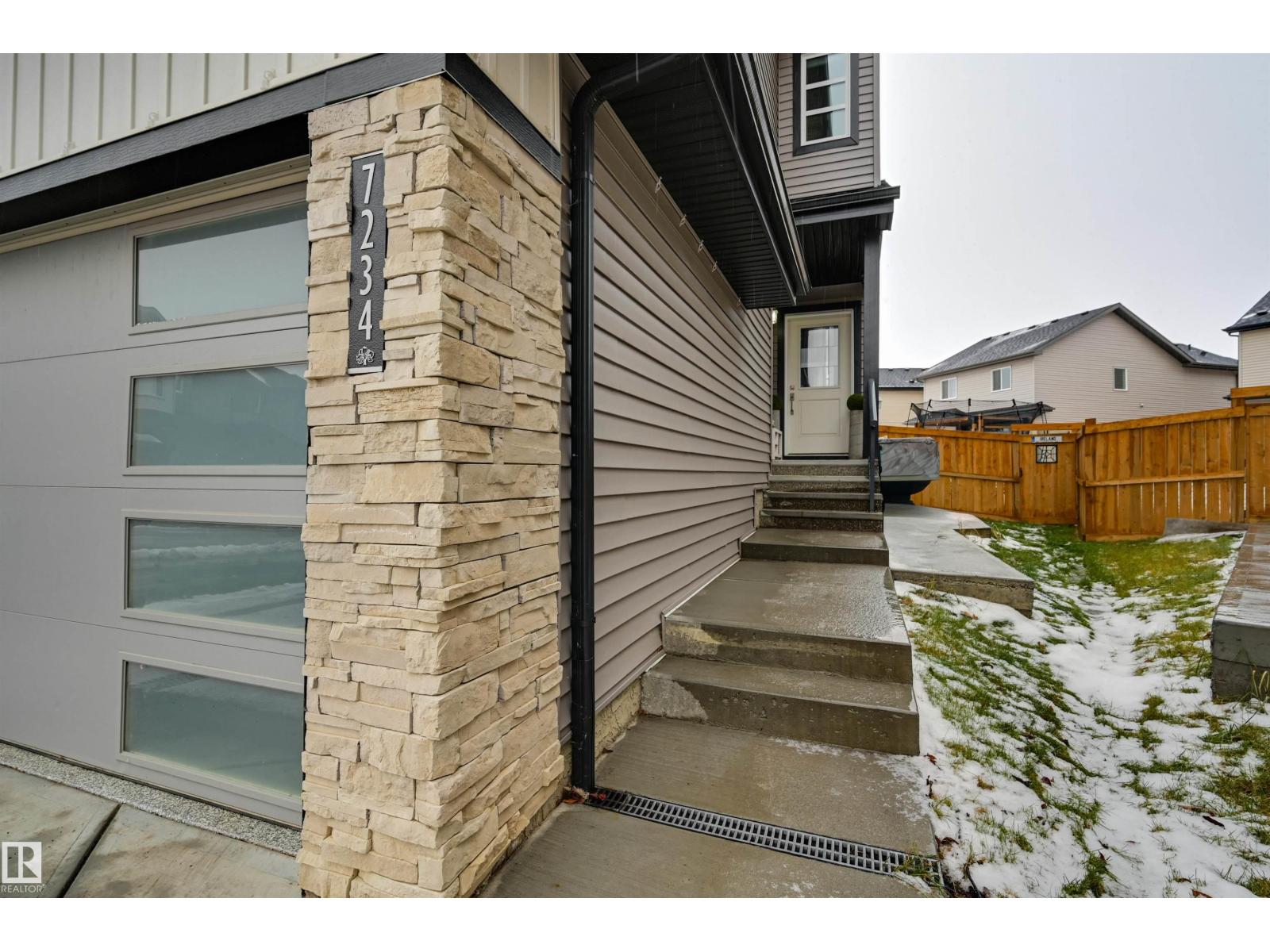7234 Chivers Pl Sw, Edmonton, Alberta  T6W 4L4 - Photo 2 - E4467525