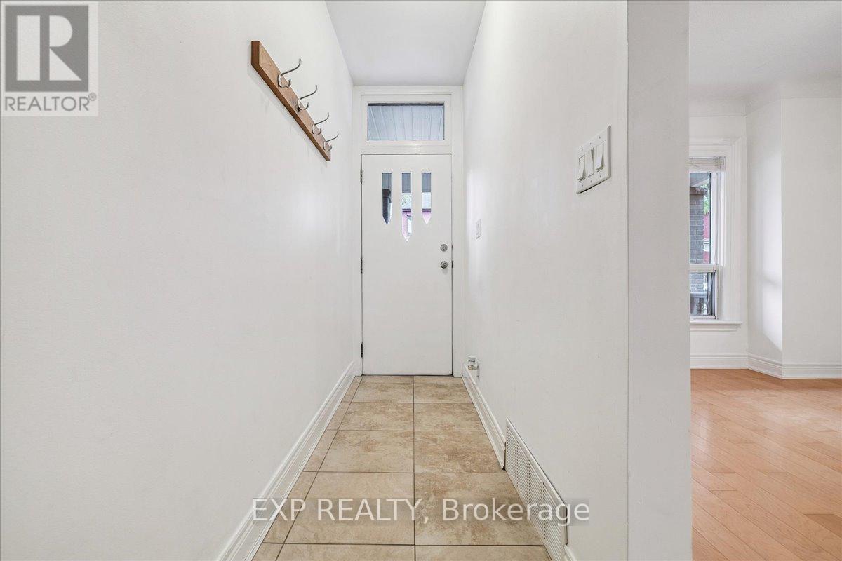 29 Case Street, Hamilton, Ontario L8L 3G6 - Photo 3 - X12472672