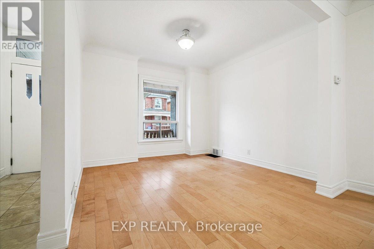 29 Case Street, Hamilton, Ontario L8L 3G6 - Photo 7 - X12472672