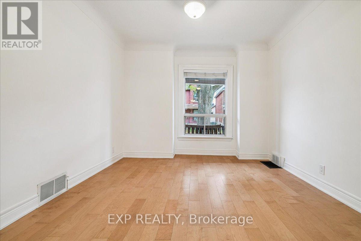 29 Case Street, Hamilton, Ontario L8L 3G6 - Photo 8 - X12472672