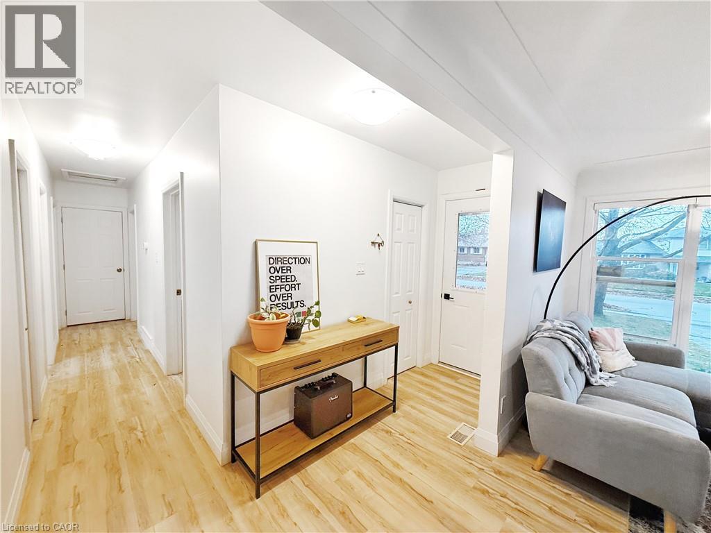 31 Clearview Drive Unit# A, Cambridge, Ontario  N1S 1B1 - Photo 2 - 40792286