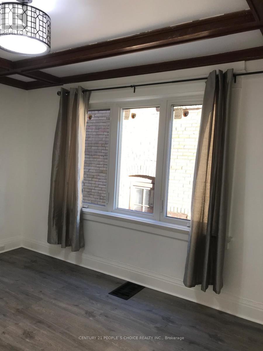 Upper - 212 Oakwood Avenue, Toronto, Ontario  M6E 2V4 - Photo 10 - C12605352