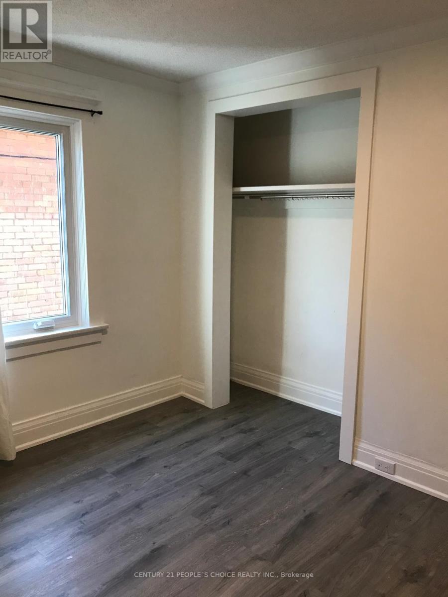 Upper - 212 Oakwood Avenue, Toronto, Ontario  M6E 2V4 - Photo 5 - C12605352