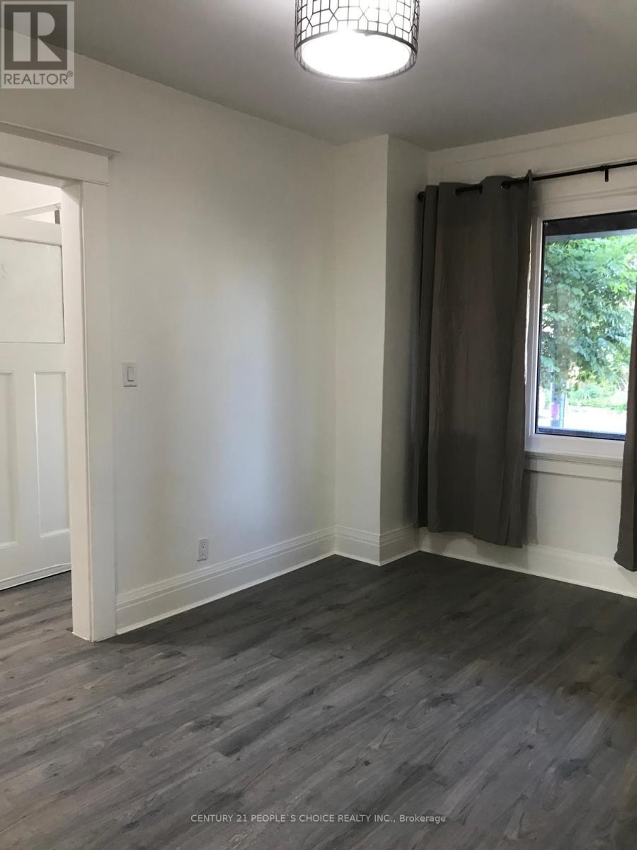 Upper - 212 Oakwood Avenue, Toronto, Ontario  M6E 2V4 - Photo 7 - C12605352