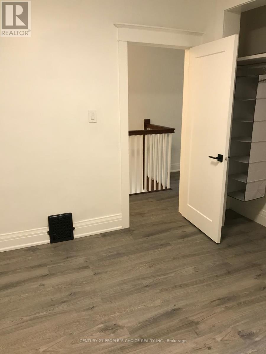 Upper - 212 Oakwood Avenue, Toronto, Ontario  M6E 2V4 - Photo 9 - C12605352