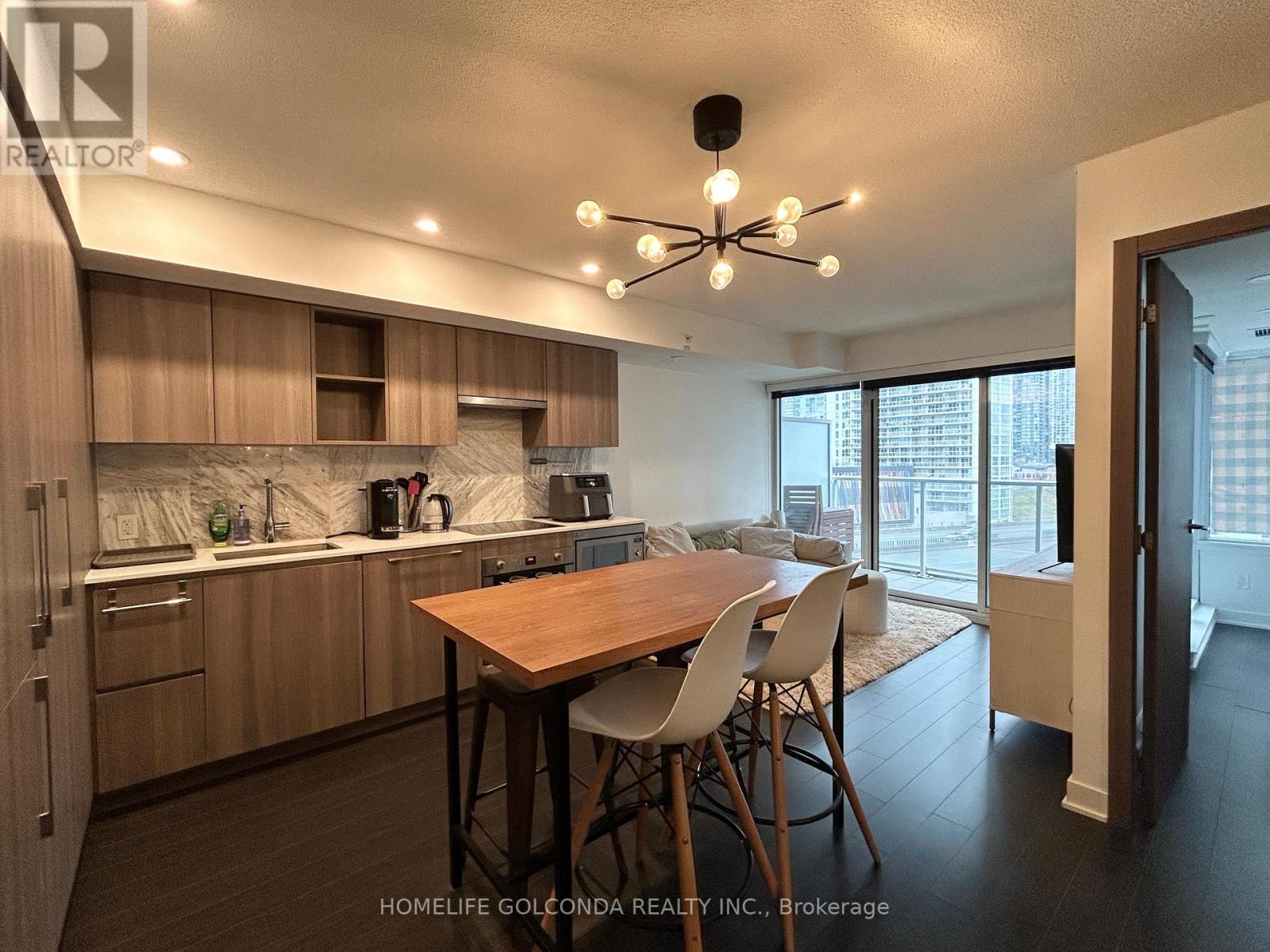 910 - 19 BATHURST STREET, Toronto, Ontario