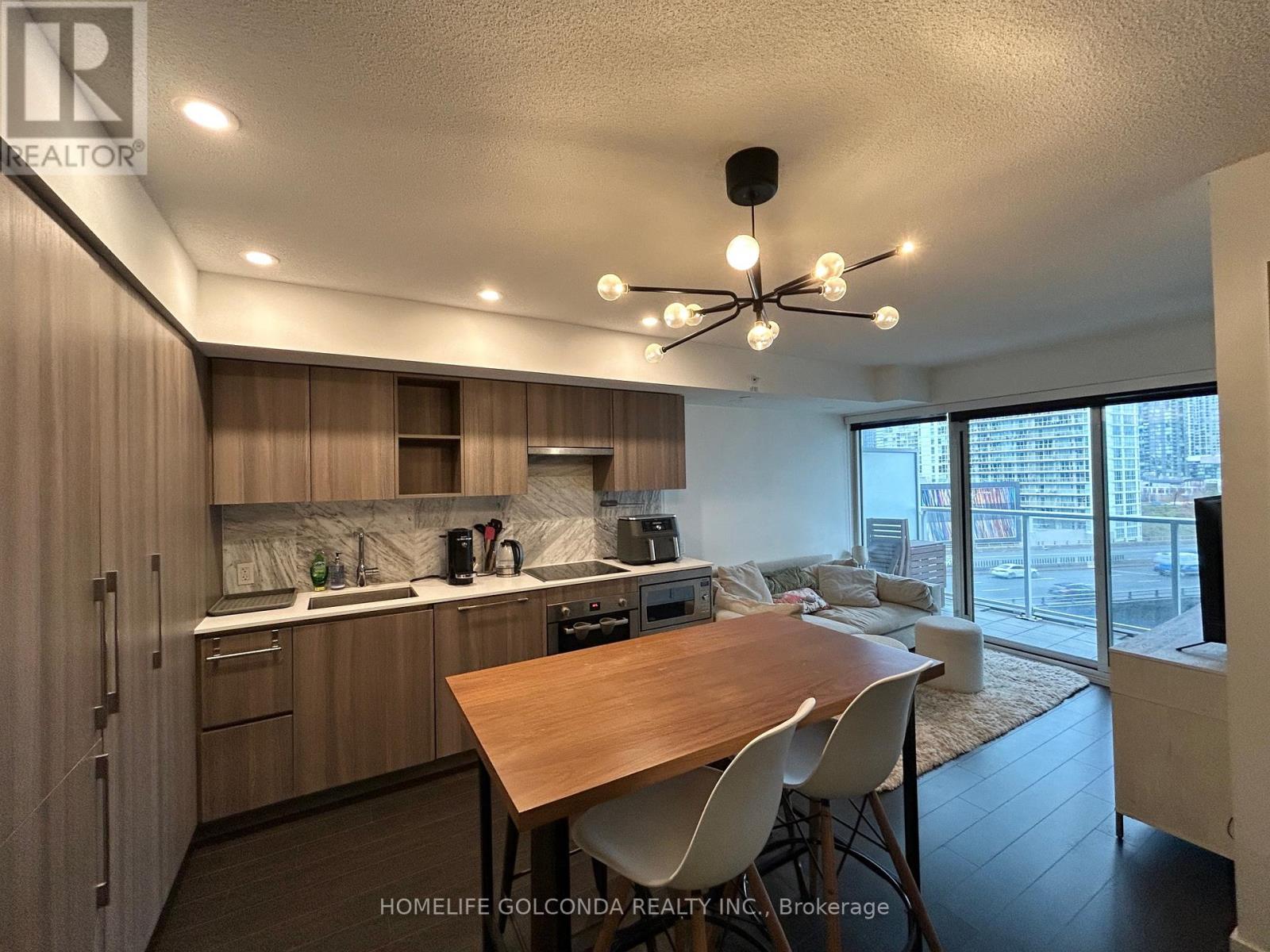 910 - 19 Bathurst Street, Toronto, Ontario  M5V 0N2 - Photo 3 - C12605432