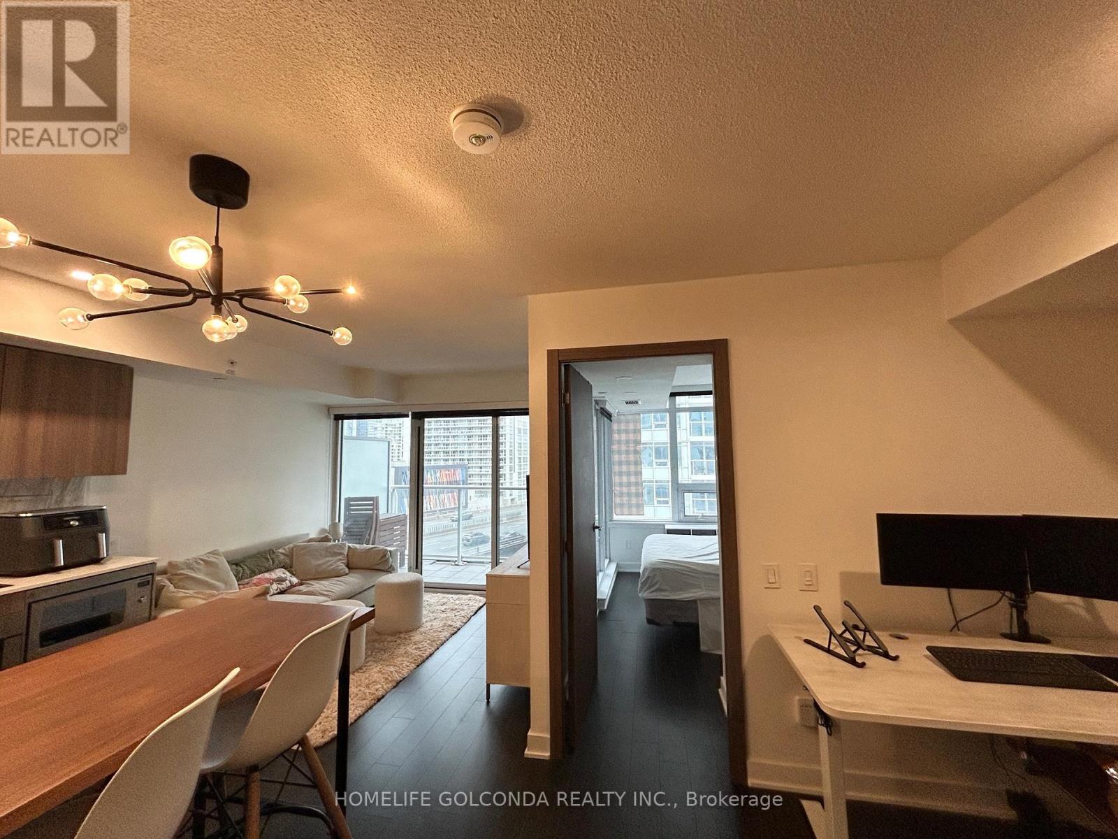 910 - 19 Bathurst Street, Toronto, Ontario  M5V 0N2 - Photo 4 - C12605432