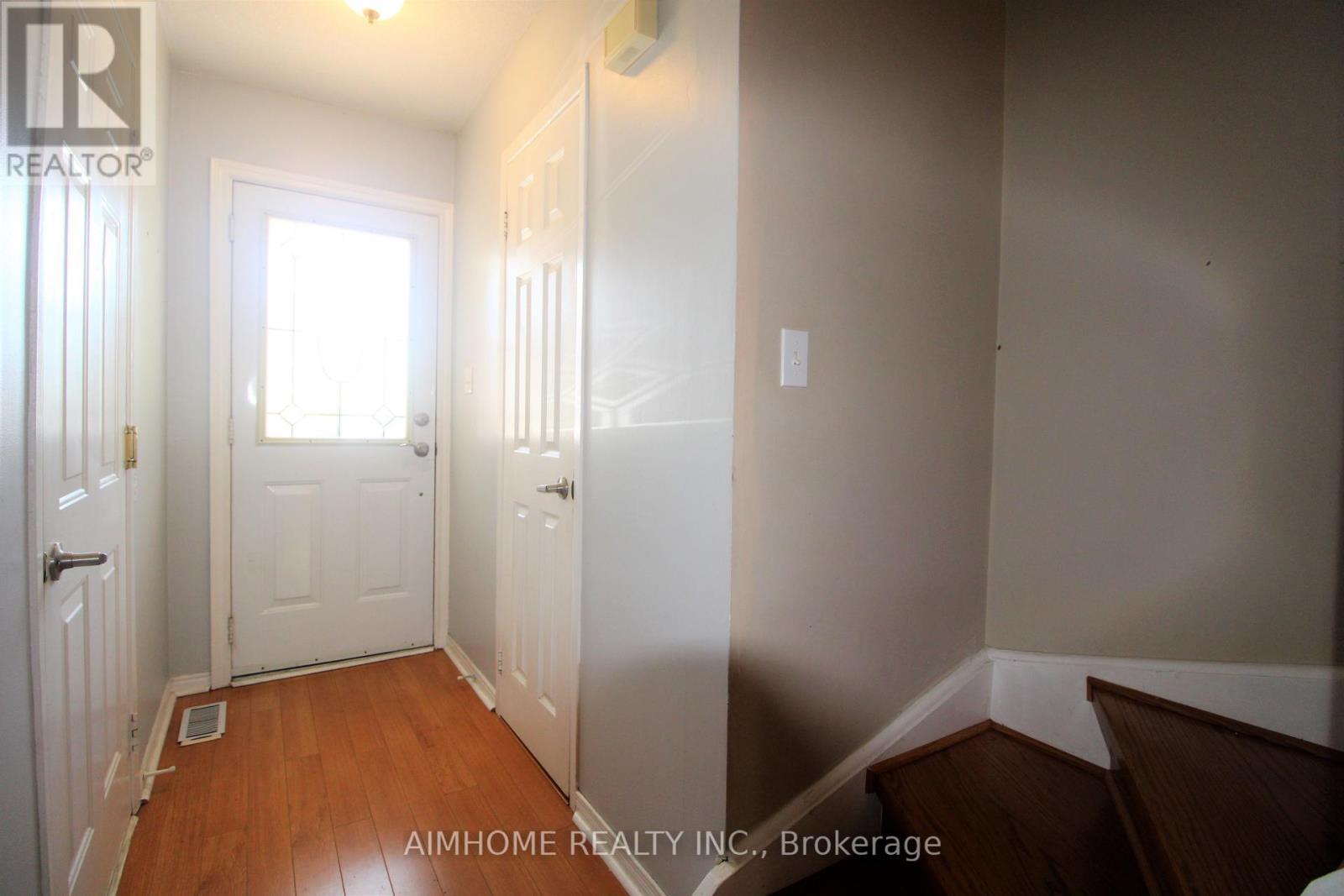 355 Crowder Boulevard, Newmarket, Ontario  L3Y 8J6 - Photo 3 - N12605360