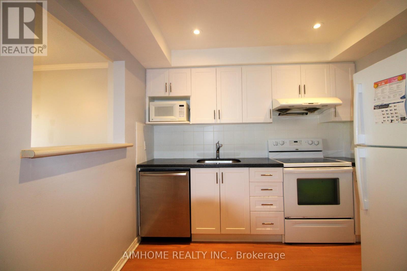 355 Crowder Boulevard, Newmarket, Ontario  L3Y 8J6 - Photo 4 - N12605360