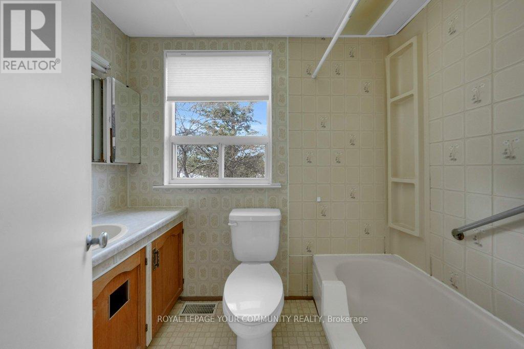 245 Demaine Crescent, Richmond Hill, Ontario  L4C 2W4 - Photo 19 - N12605376