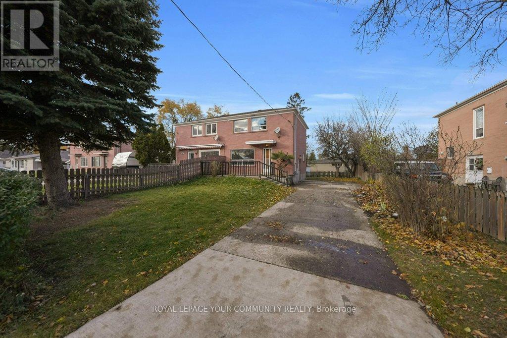 245 Demaine Crescent, Richmond Hill, Ontario  L4C 2W4 - Photo 2 - N12605376