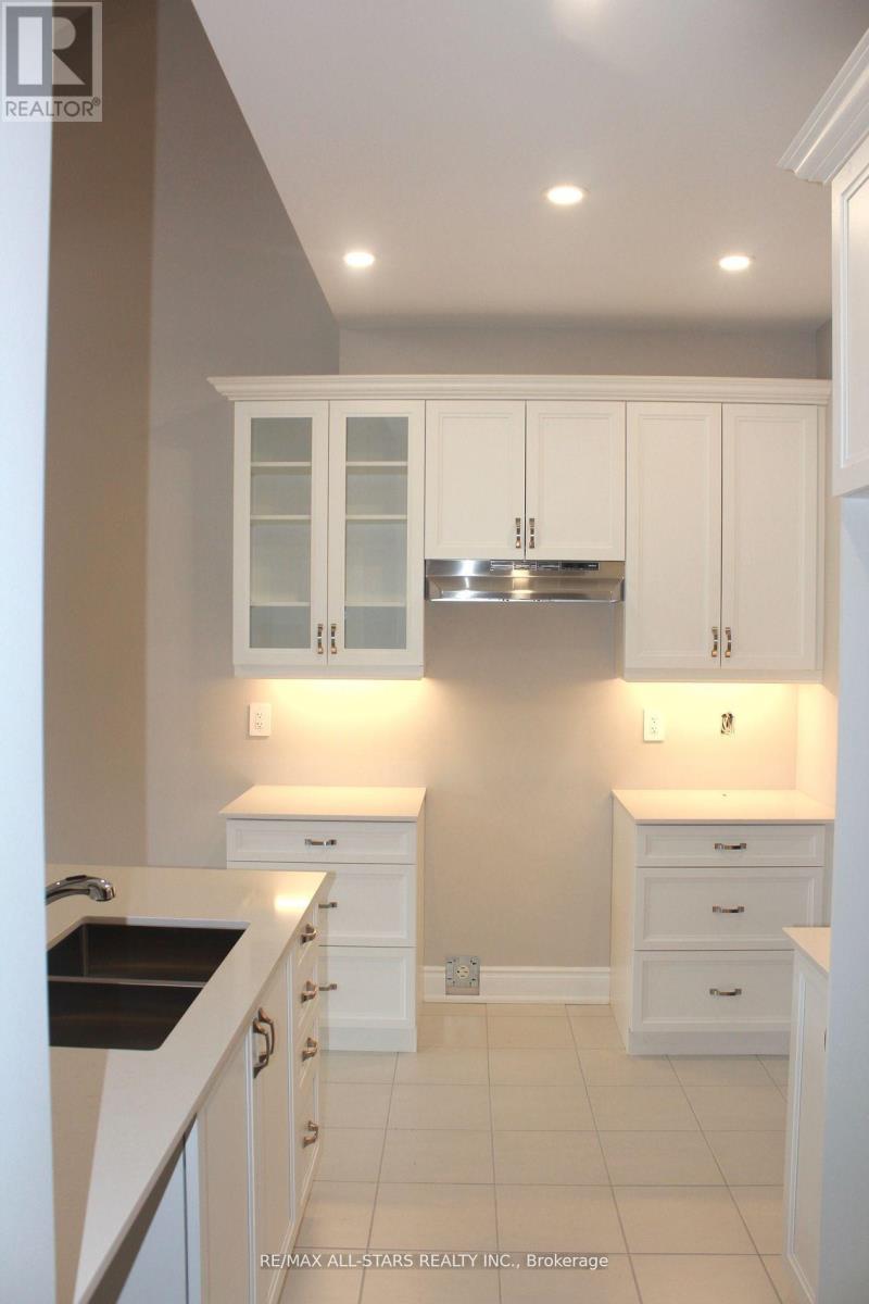 18 Schortinghuis Street, Georgina, Ontario  L0E 1R0 - Photo 4 - N12605386