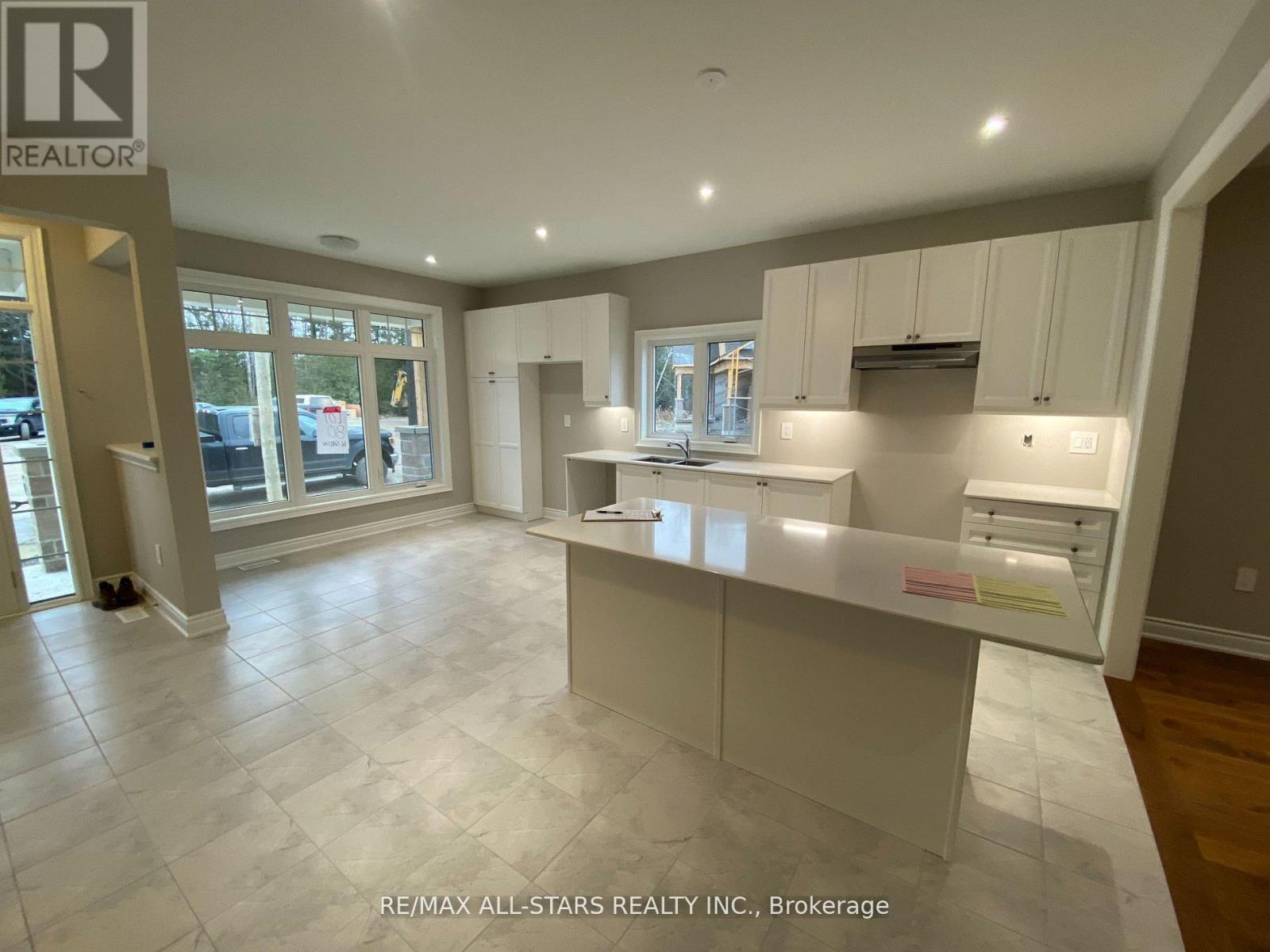 38 Shelson Place, Georgina, Ontario  L0E 1R0 - Photo 5 - N12605438