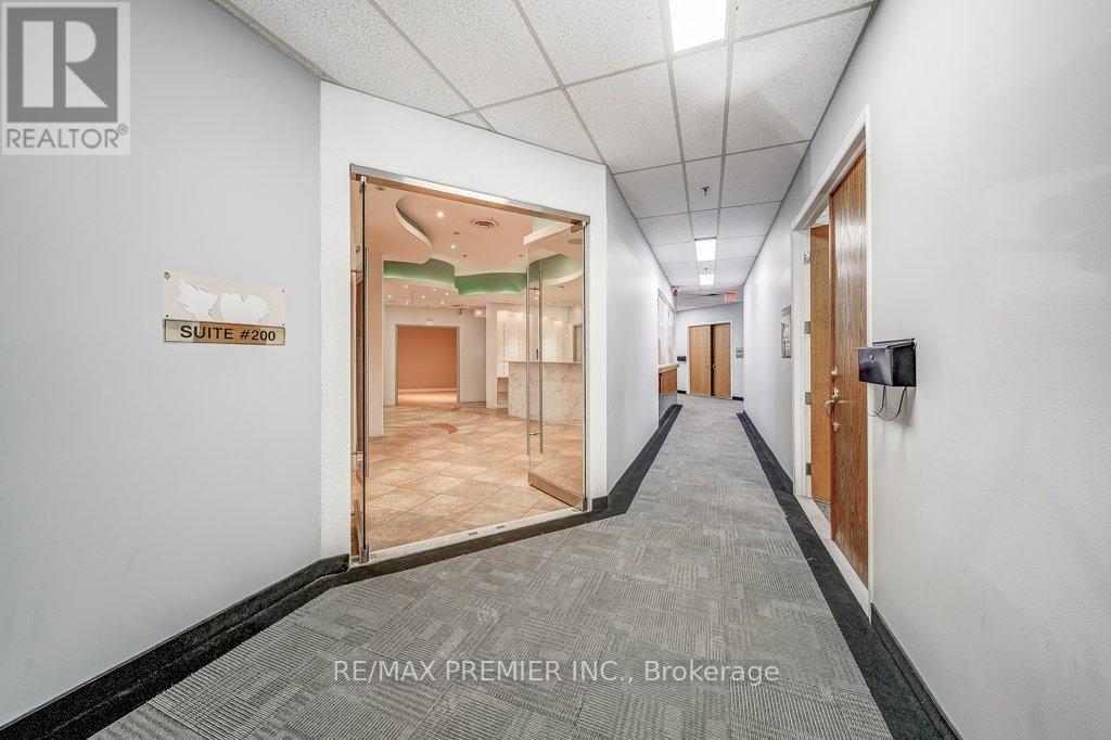 Du201 - 140 Woodbridge Avenue, Vaughan, Ontario  L4L 4K9 - Photo 2 - N12605440