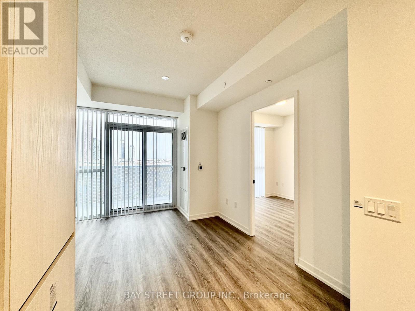 1007 - 8 Interchange Way, Vaughan, Ontario  L4K 0R2 - Photo 10 - N12605456