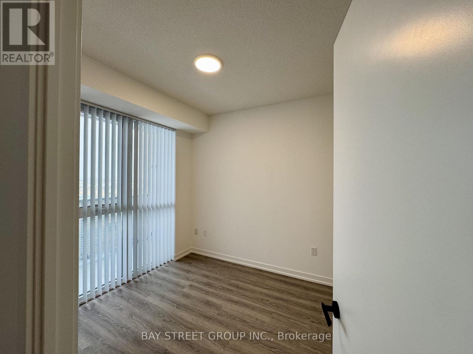 1007 - 8 Interchange Way, Vaughan, Ontario  L4K 0R2 - Photo 13 - N12605456