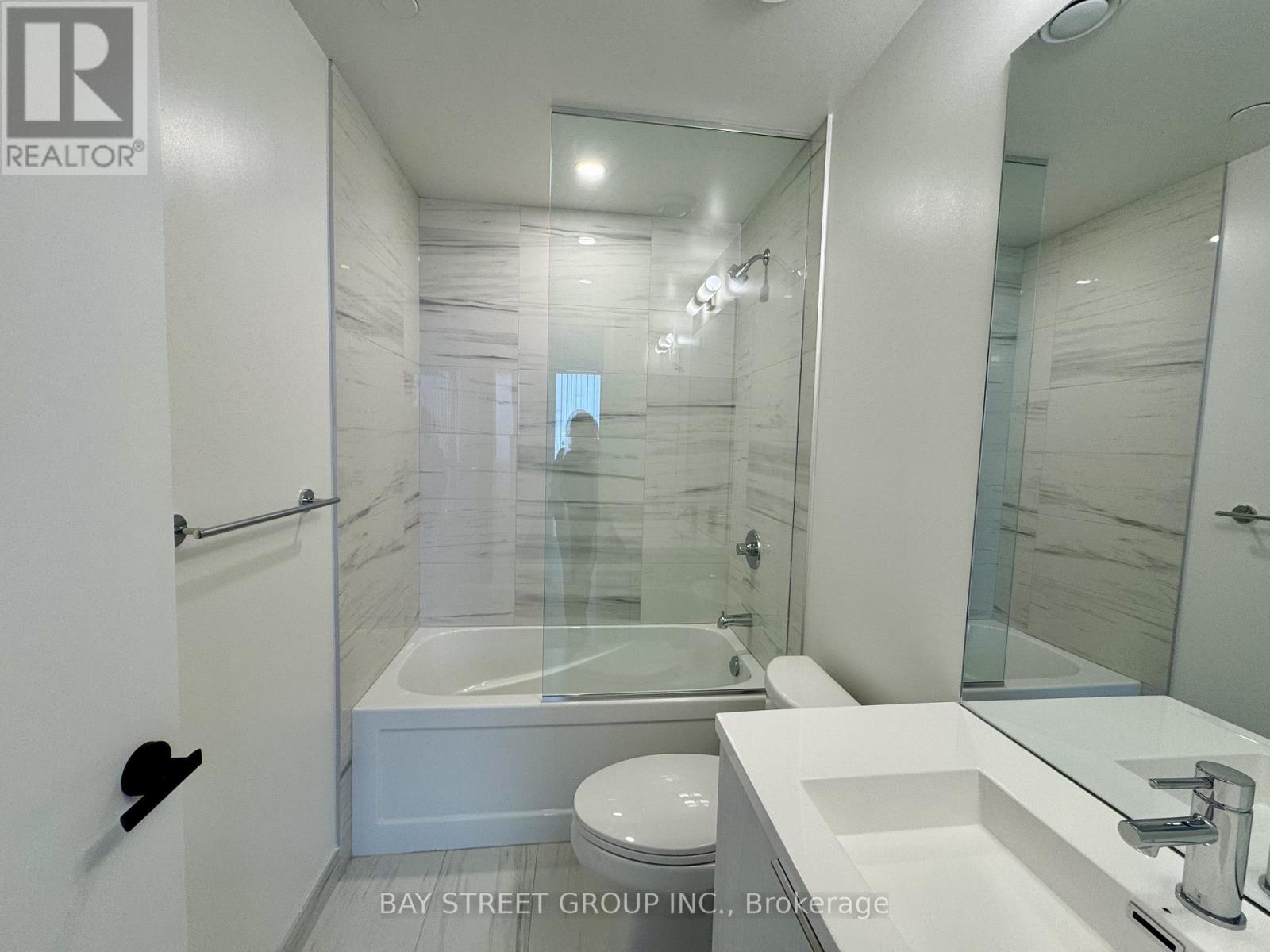 1007 - 8 Interchange Way, Vaughan, Ontario  L4K 0R2 - Photo 15 - N12605456