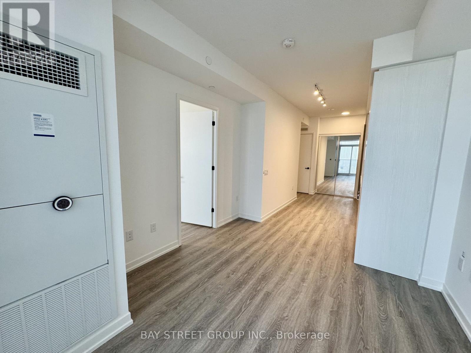 1007 - 8 Interchange Way, Vaughan, Ontario  L4K 0R2 - Photo 16 - N12605456