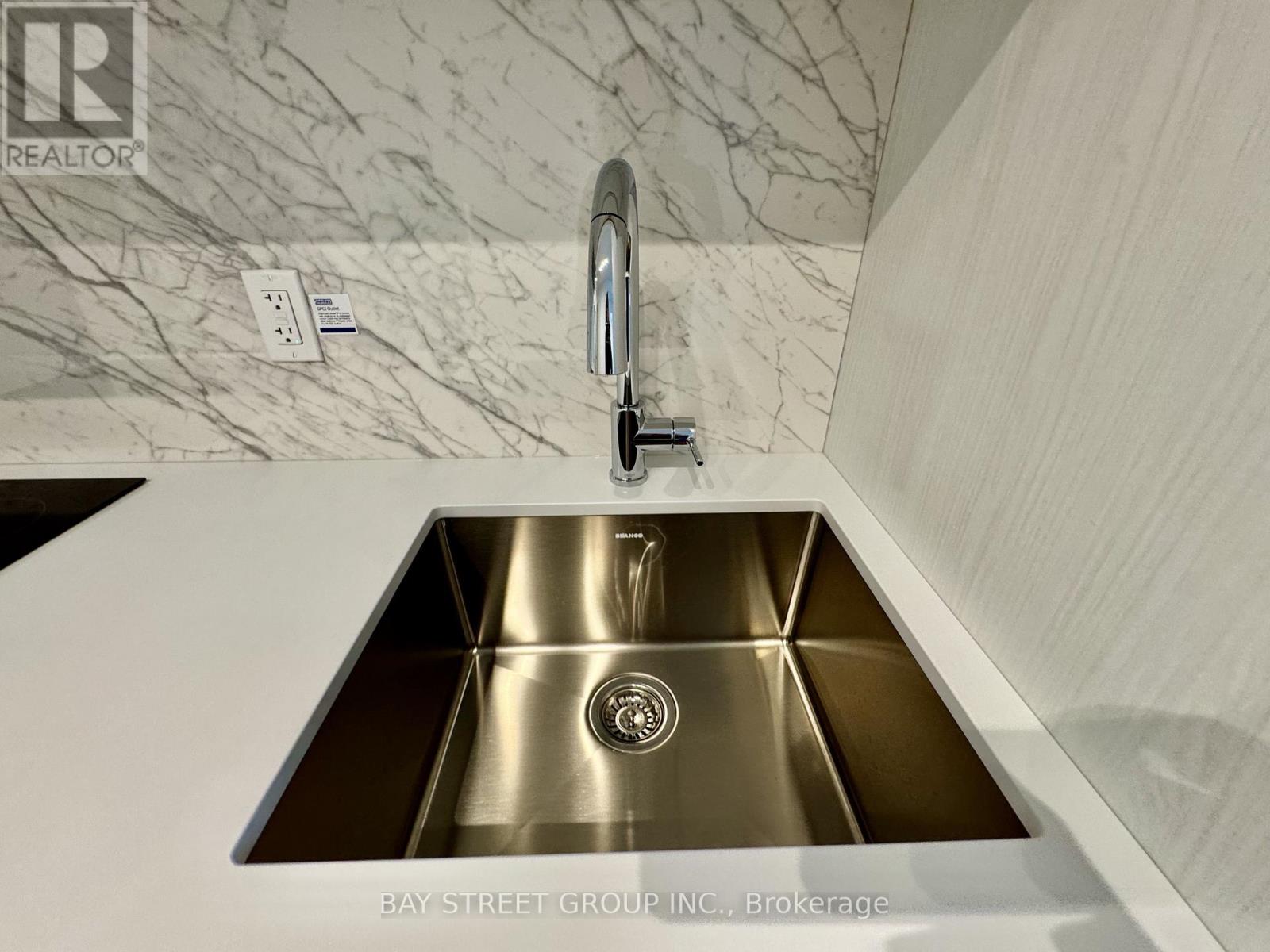 1007 - 8 Interchange Way, Vaughan, Ontario  L4K 0R2 - Photo 20 - N12605456