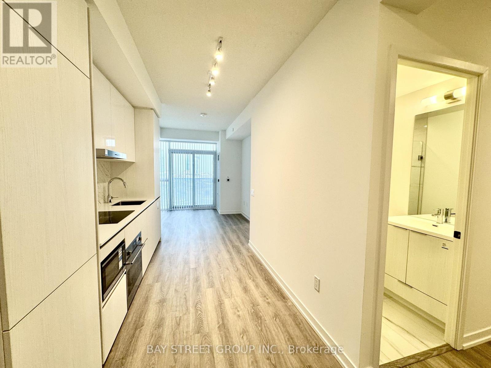 1007 - 8 Interchange Way, Vaughan, Ontario  L4K 0R2 - Photo 27 - N12605456